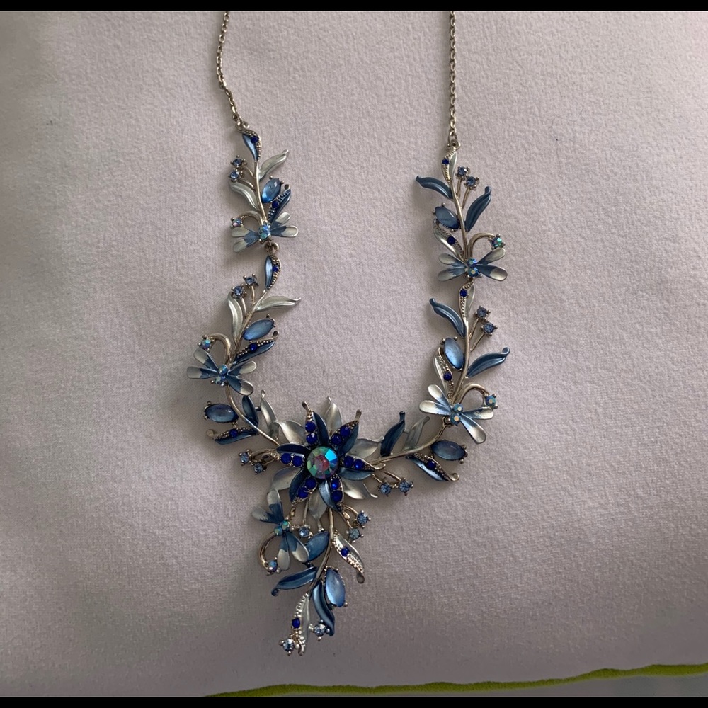 🌸3/$20🌸 Elegant Floral Blue Necklace